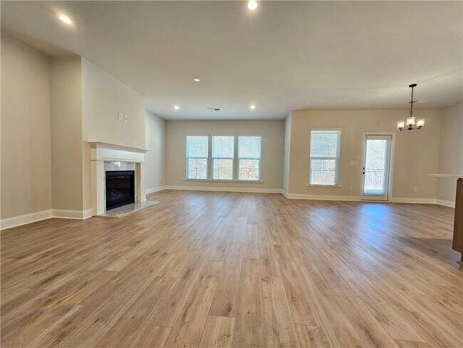 Building Photo - 5030 Sierra Creek Dr NE