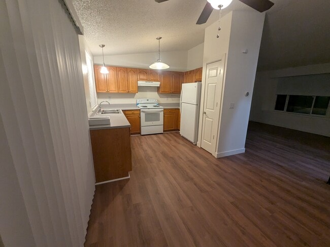 Building Photo - 8491 Rabbitbrush Way