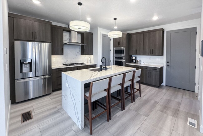 Building Photo - 6521 Silver Creek Dr