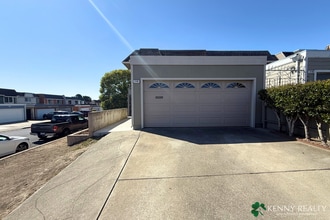 Building Photo - 2192 Greendale Dr