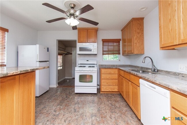 Foto del edificio - 2116 W Avenue D