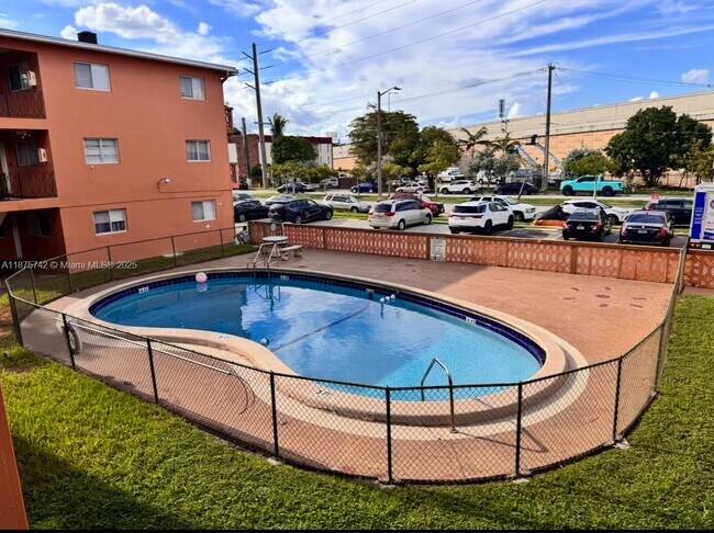Foto del edificio - 2330 NW 11th St