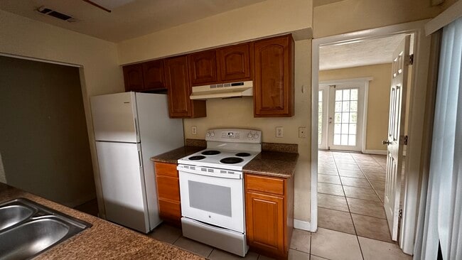 Building Photo - Southern Villas Apartments