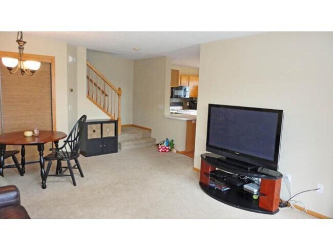 Foto del edificio - 2 Bedroom, 2 bathroom Townhome in Apple Va...