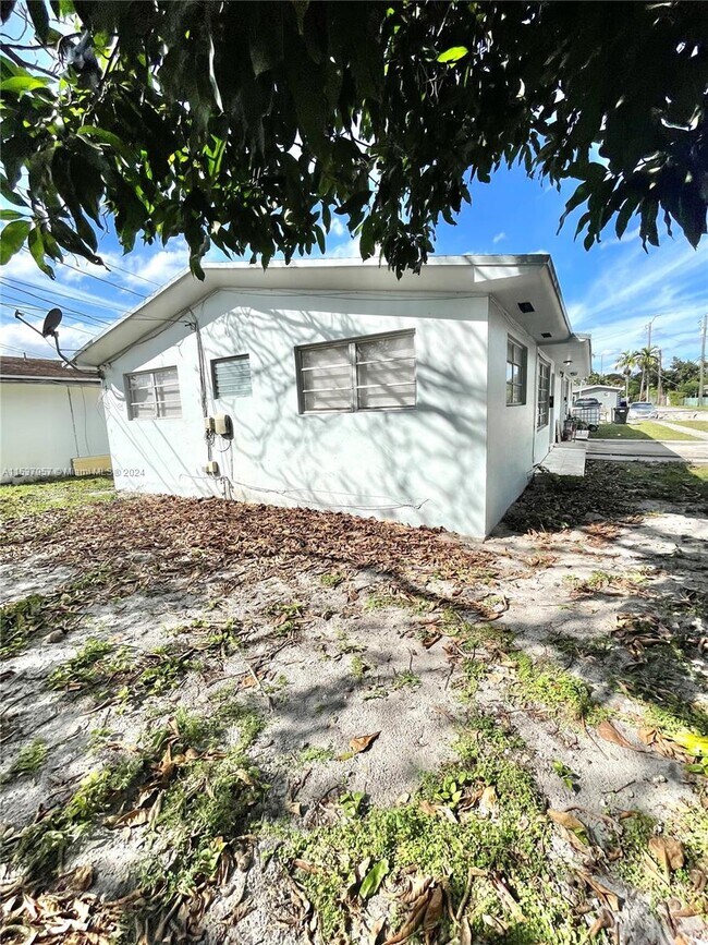Building Photo - 18 NW 170th St