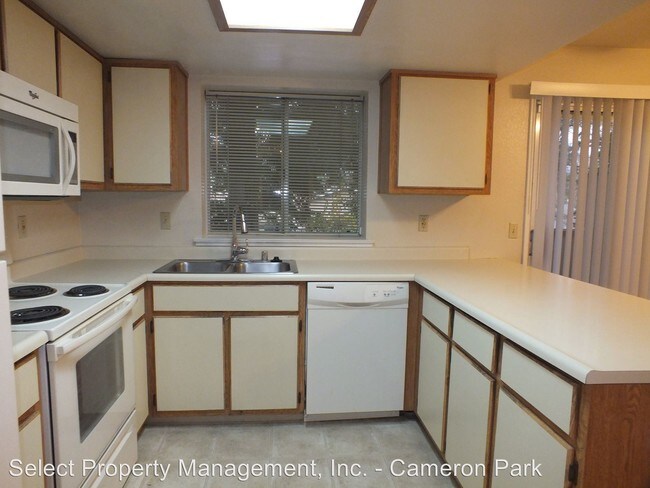Building Photo - 2584 Greenwood Ln