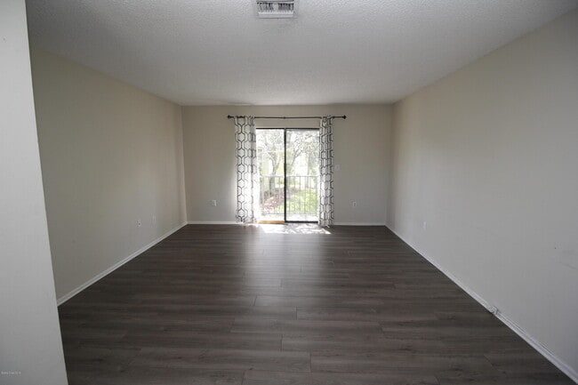 Building Photo - 2240 Flower Tree Cir