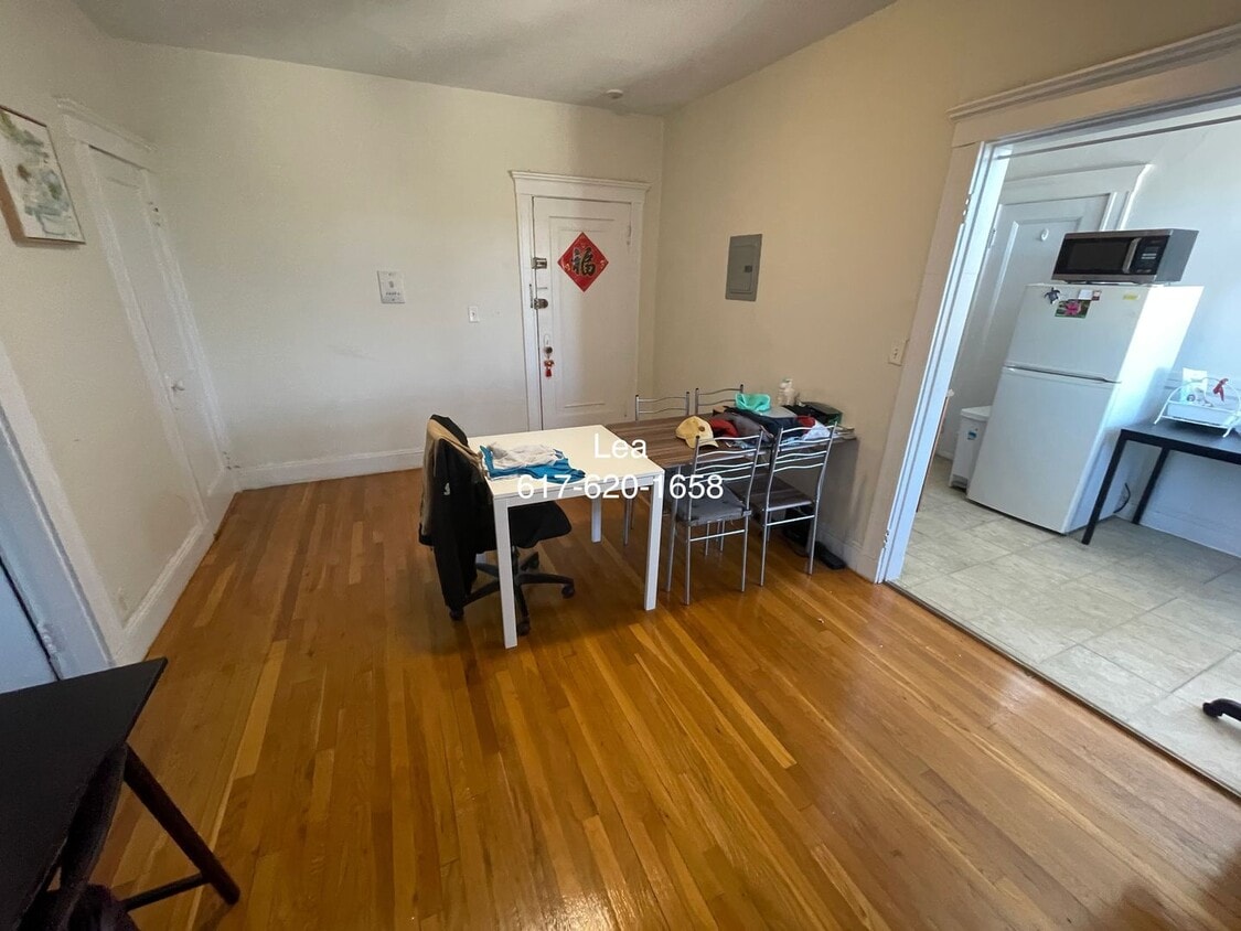 Primary Photo - NO FEE! SEPT Sunny 1b in Allston. Students...