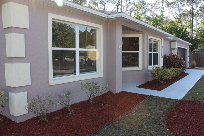 Foto del edificio - Unique 2/2/2 with Florida room with a/c