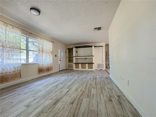 Building Photo - 7522 Laurel Springs Dr