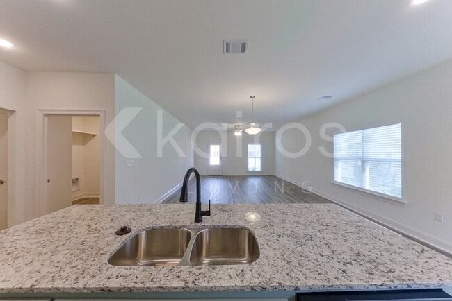 Building Photo - 7936 S Hendrick Dr