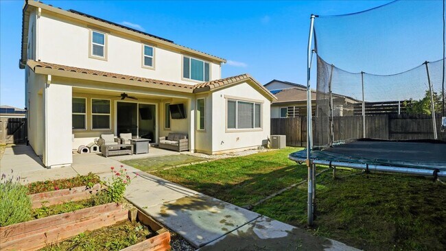 Foto del edificio - 5120 Moonraker Ln