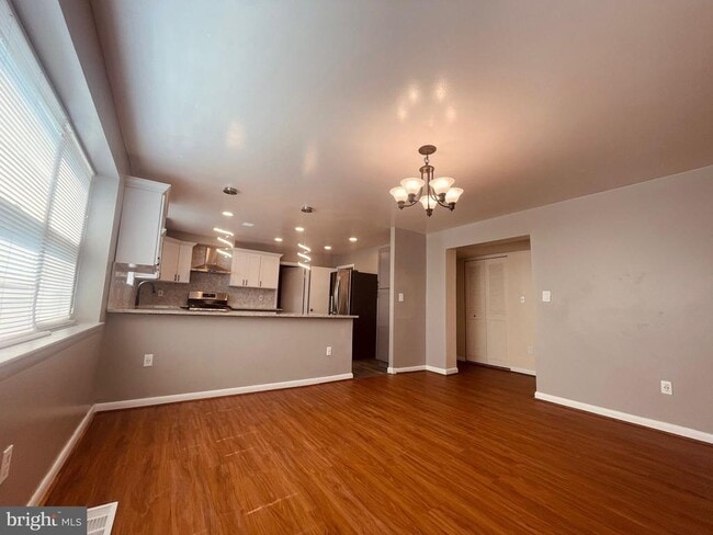Building Photo - 3645 Glengyle Ave