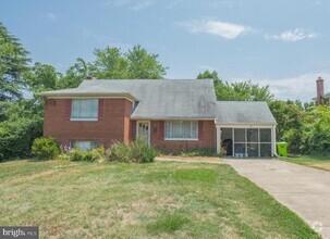 Building Photo - 6811 Floyd Ave