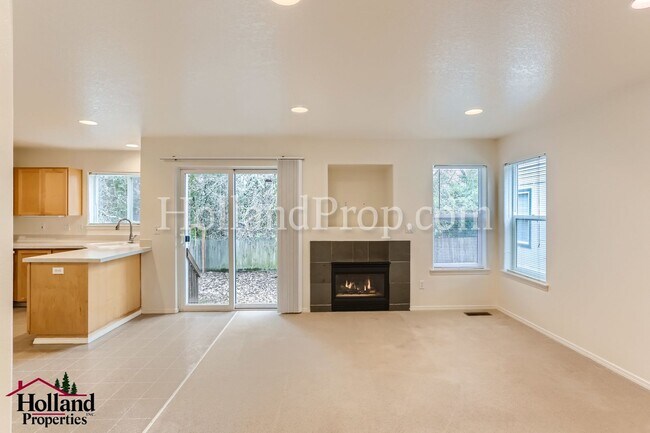 Foto del edificio - Cozy and confirtable 3-Bedroom Duplex in Prime West Linn Location! At a SUPER PRICE Plus, GET A S...