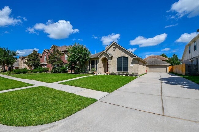Building Photo - 10018 Park Meadow Dr