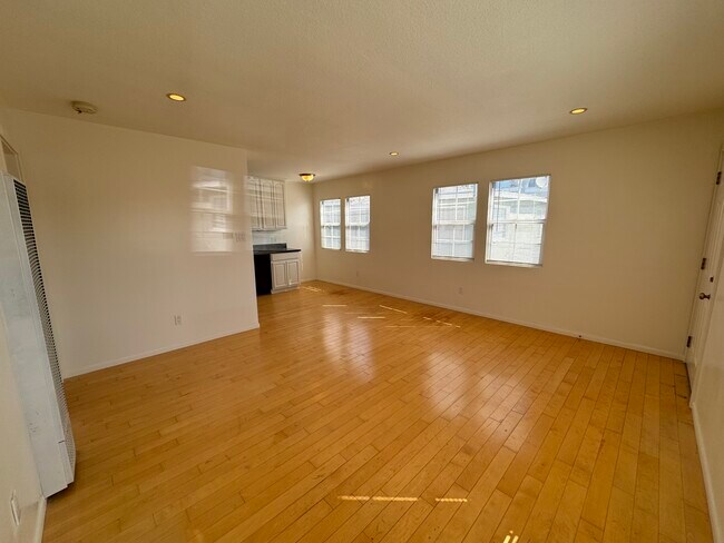 Building Photo - 7021 Flight Ave