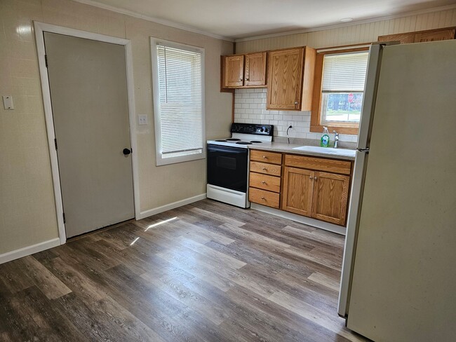 Building Photo - 2 bed 1 bath single family home in Wiscons...