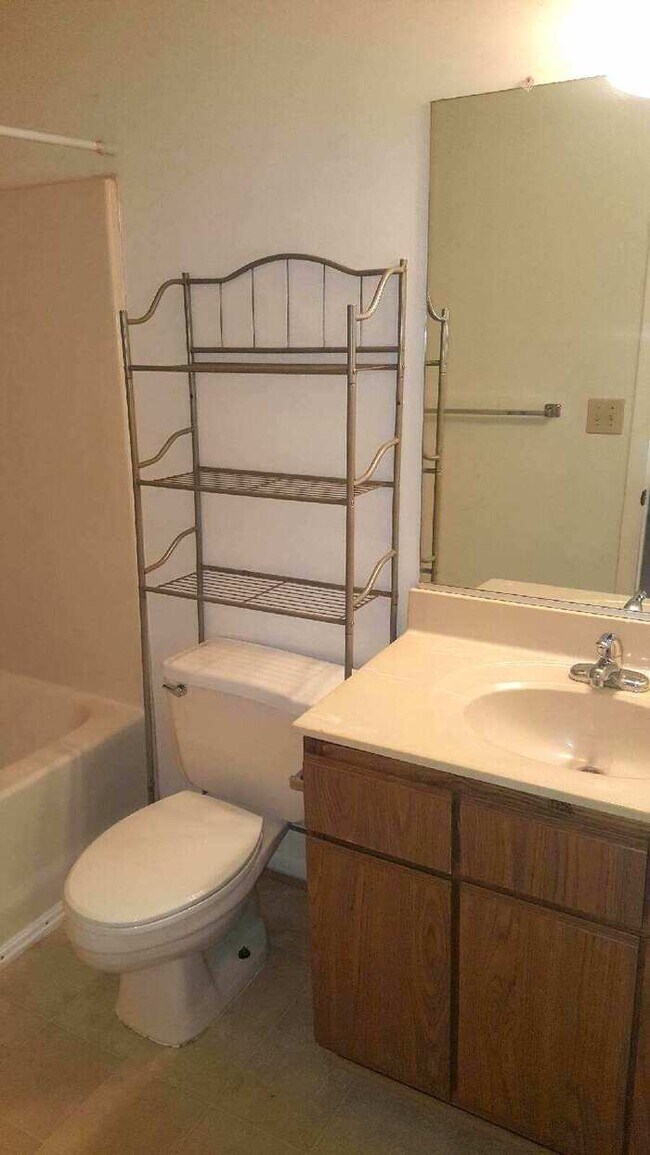 Building Photo - 5640 Gates Landing Rd