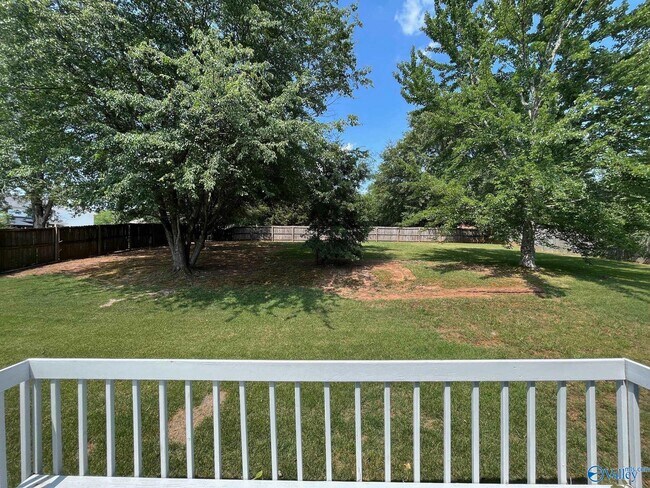 Building Photo - 900 Highland Dr