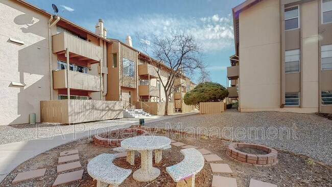 Foto del edificio - 3863 Montgomery Blvd