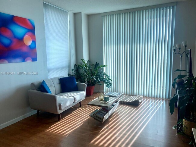 Foto del edificio - 333 NE 24th St