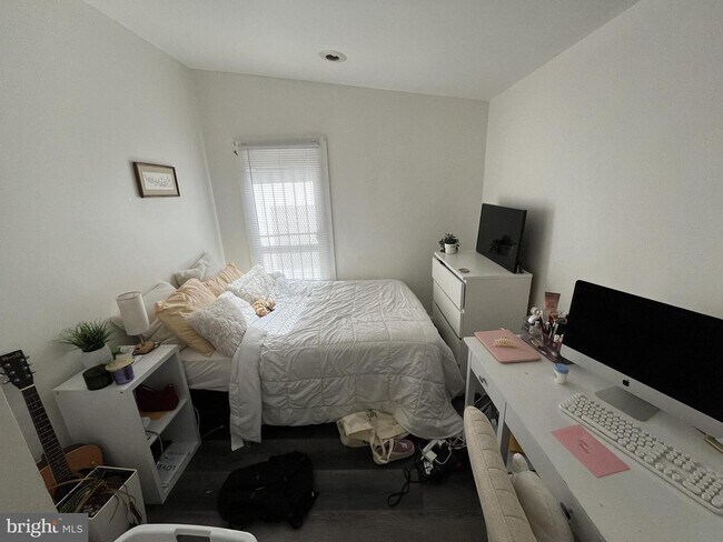 Building Photo - 1704 Arlington St