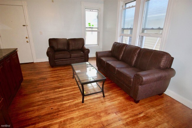 Foto del edificio - 3 br, 1 bath  - 339 S Division St Apt 5 #5