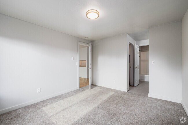 1 habitación, 1 baño - 530 pies cuadrados - Dormitorio - Rainier Terrace