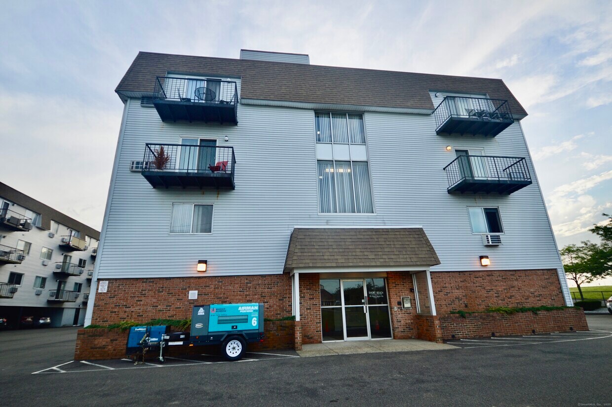 Foto principal - 115 Short Beach Rd