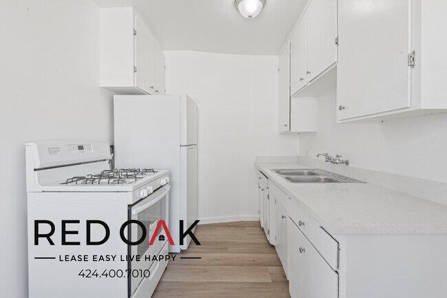 Foto del edificio - Charming One Bedroom Walk-Up with Heat and...