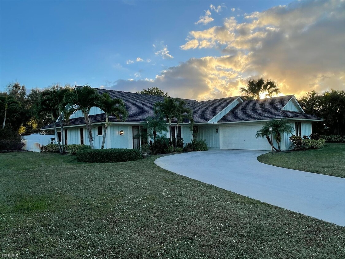 Foto principal - 4 br, 2.5 bath House - 8 Turtle Creek Dr