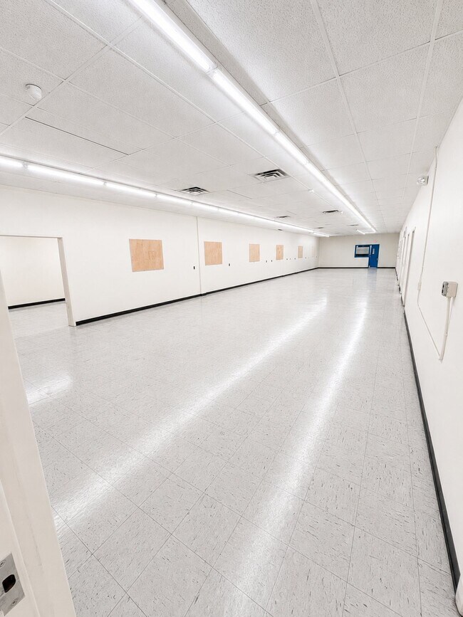 Foto del edificio - 2555 Baird Rd