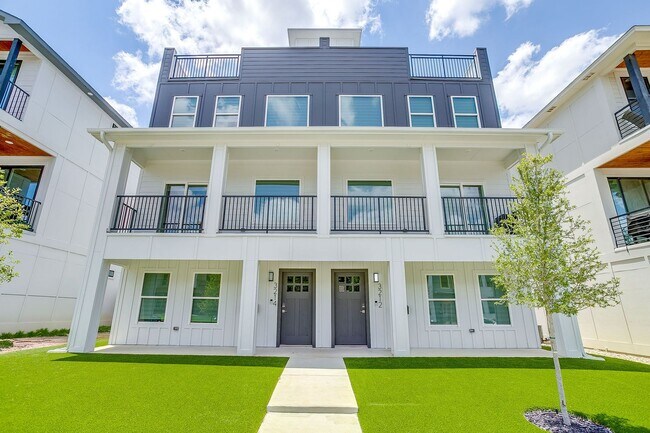Foto del edificio - 3226 Forest Park Blvd