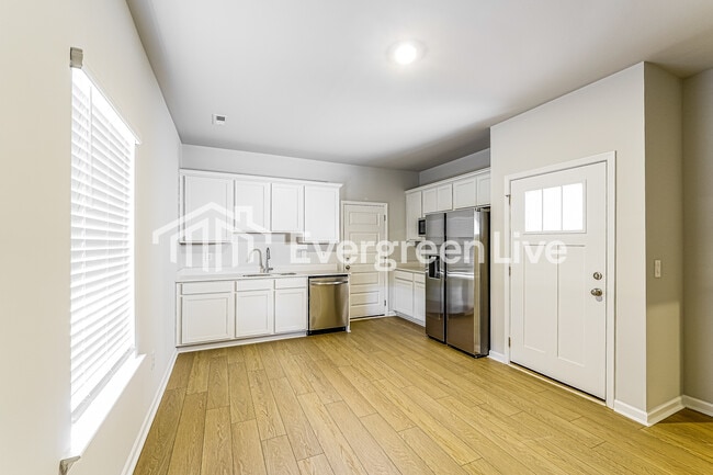 Building Photo - 301 Pond Spg Dr