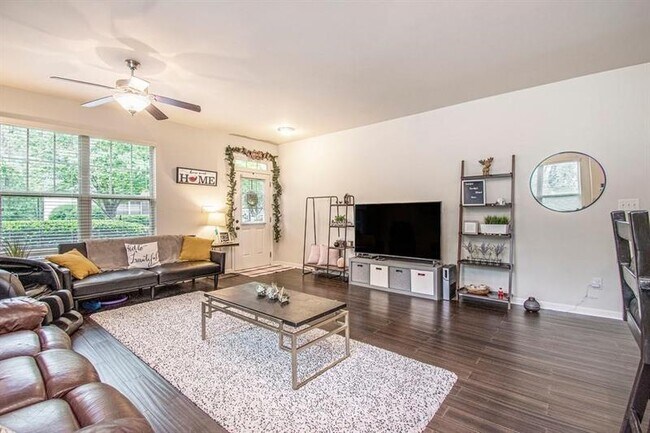 Foto del edificio - 840 Riverdance Dr