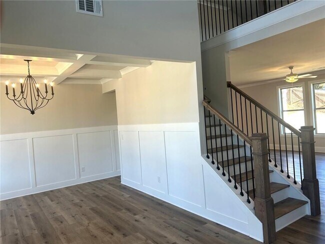 Building Photo - 4265 Oak Dr