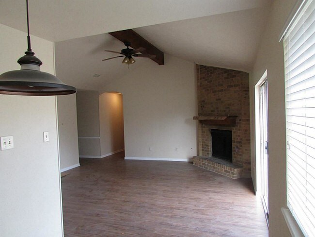 Building Photo - 2521 Waterwood Ln