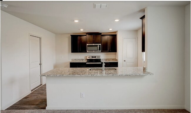 Foto del edificio - Three Bedroom Home in Converse