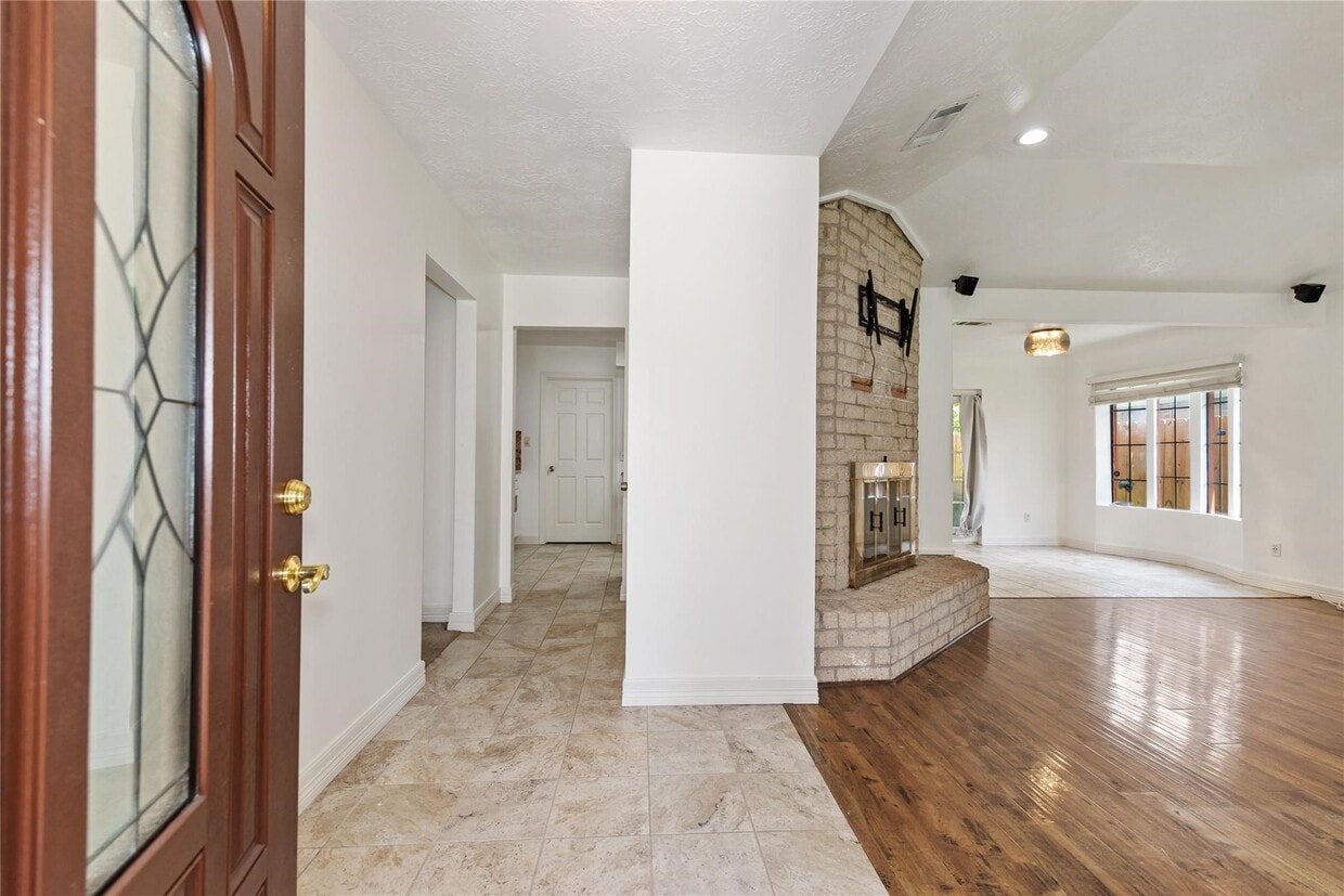 Primary Photo - 4811 Algernon Dr