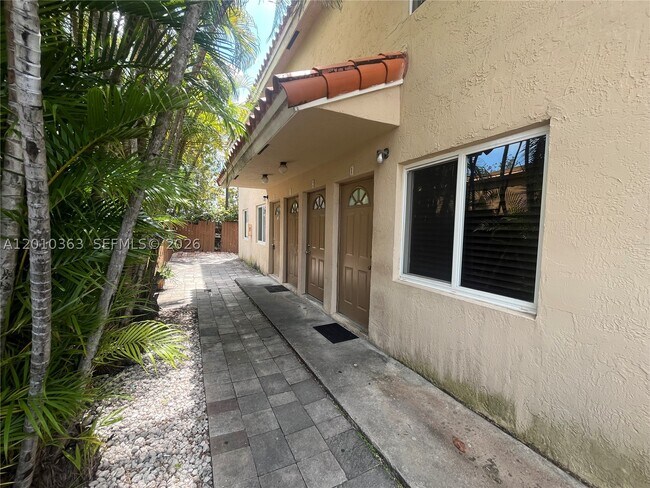 Foto del edificio - 1419 SW 22nd St