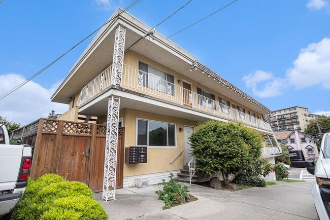 Building Photo - 370 Santa Clara Ave