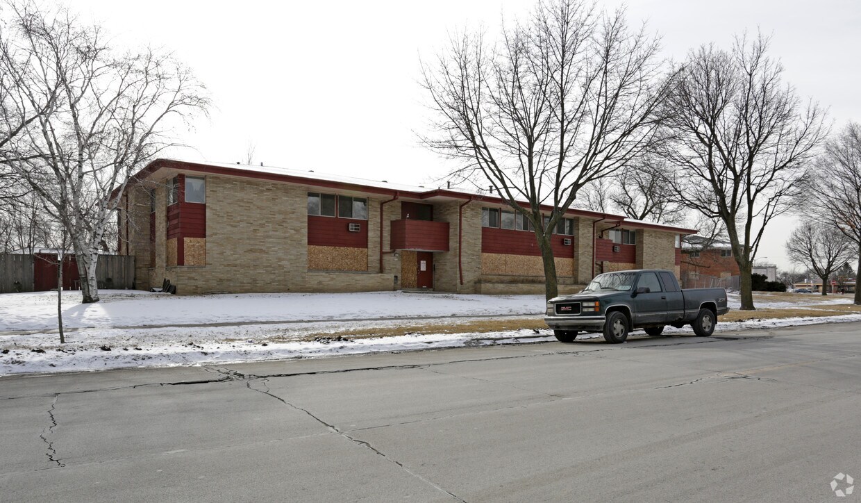 Foto del edificio - 8905-8911 Villard Ave W