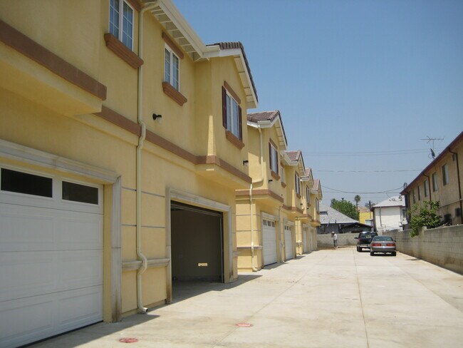 Building Photo - 122 N Avenue 23