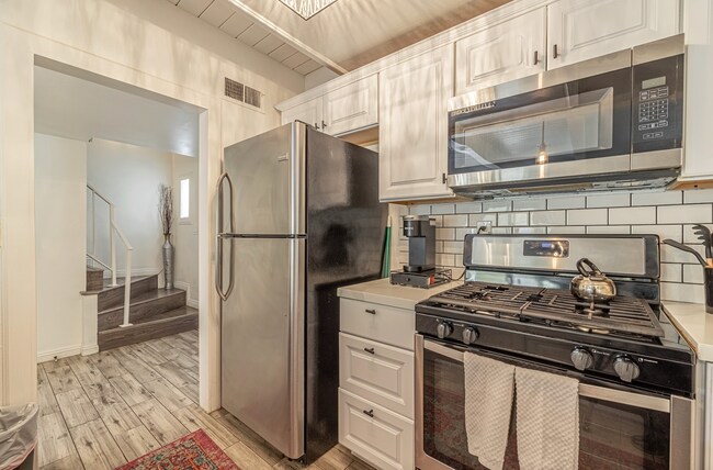 Foto del edificio - 43609 Stanridge Ave