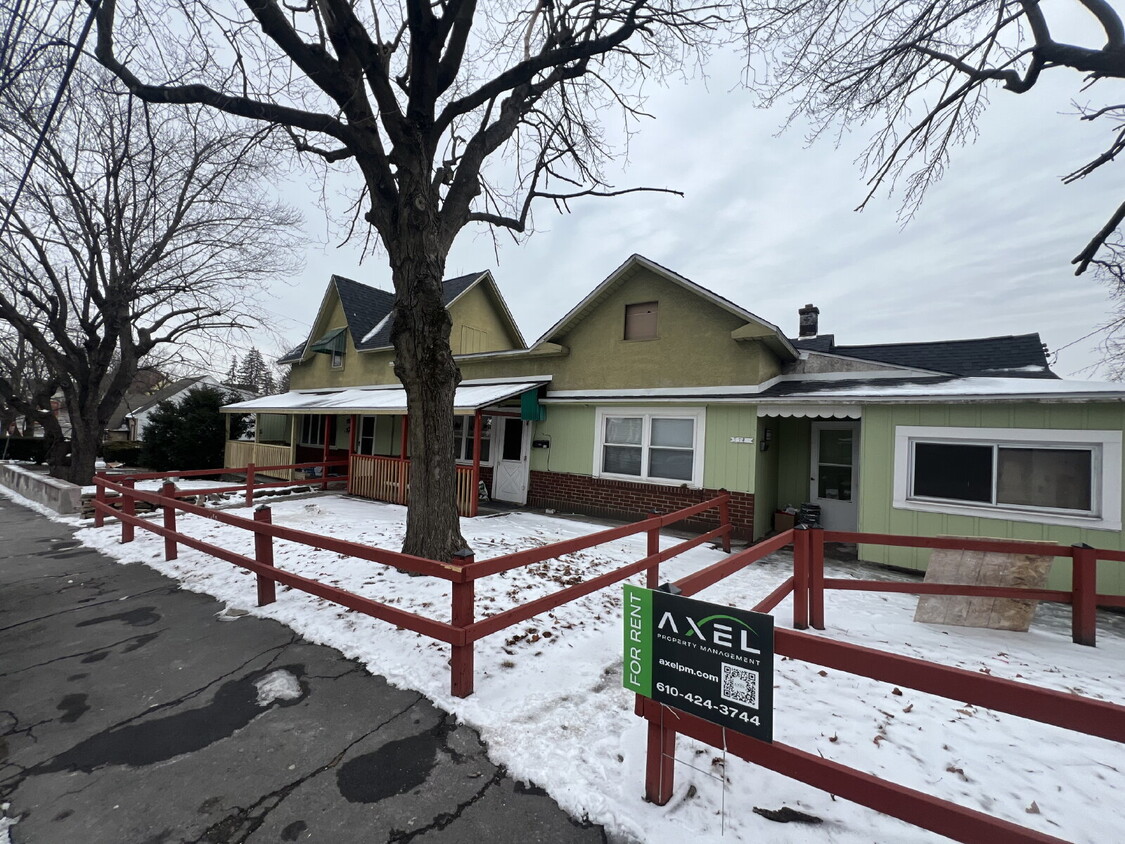 Foto principal - NEWLY RENOVATED APARTMENTS IN OLD FORGE!