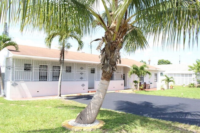 Foto del edificio - 5849 Wiley St