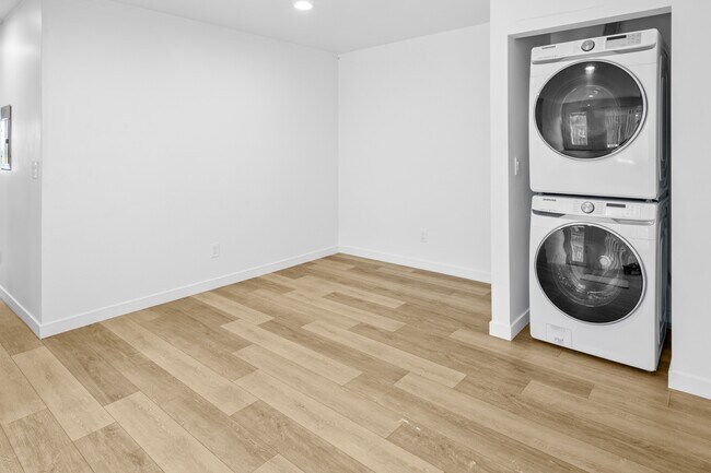 Foto del edificio - 5677 Dorothy Way