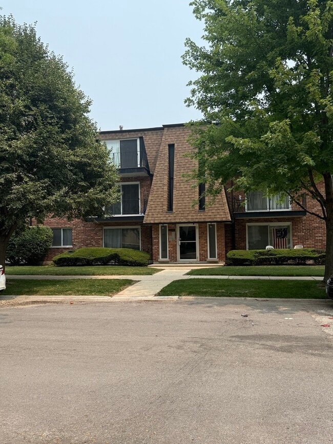 Building Photo - 10707 Keating Ave