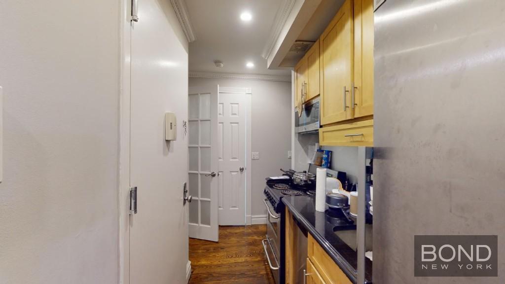 Foto principal - 439 W 50th St
